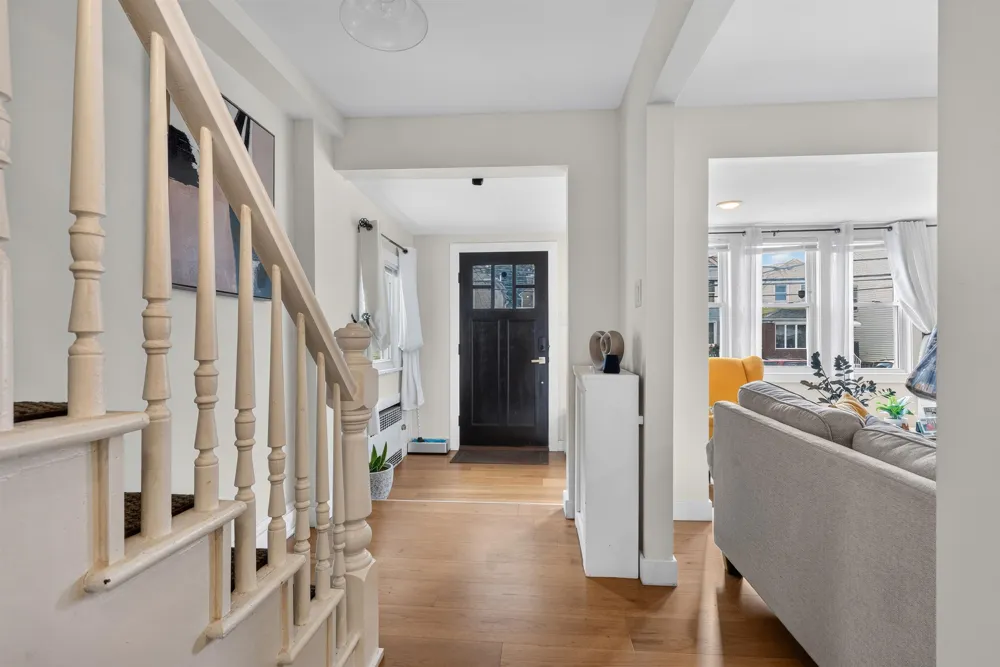 93 WEST 27TH ST Bayonne, NJ 07002