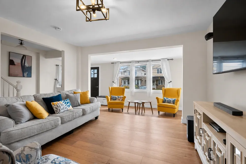 93 WEST 27TH ST Bayonne, NJ 07002