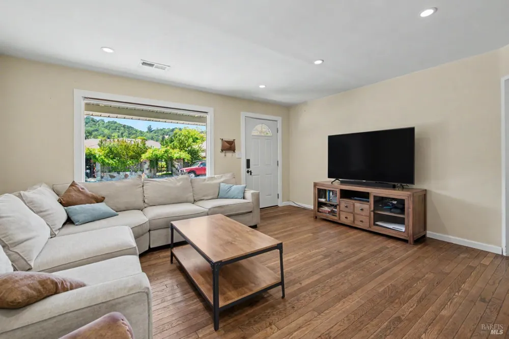 14 Bellevue Avenue Napa, CA 94558