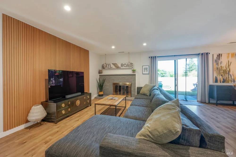 1436 Buchanan Street Novato, CA 94947