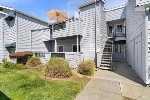 1201 Glen Cove Parkway ##1702