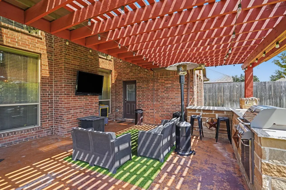10041 Red Bluff Lane Fort Worth, TX 76177