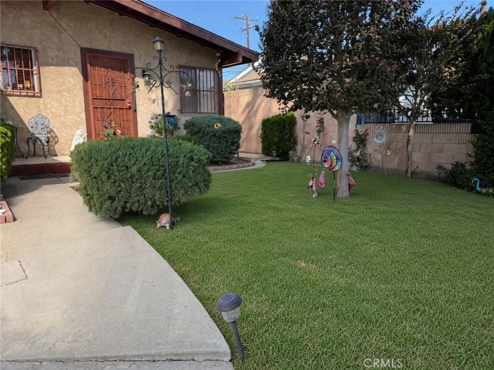 21007 Violeta Lakewood, CA 90715