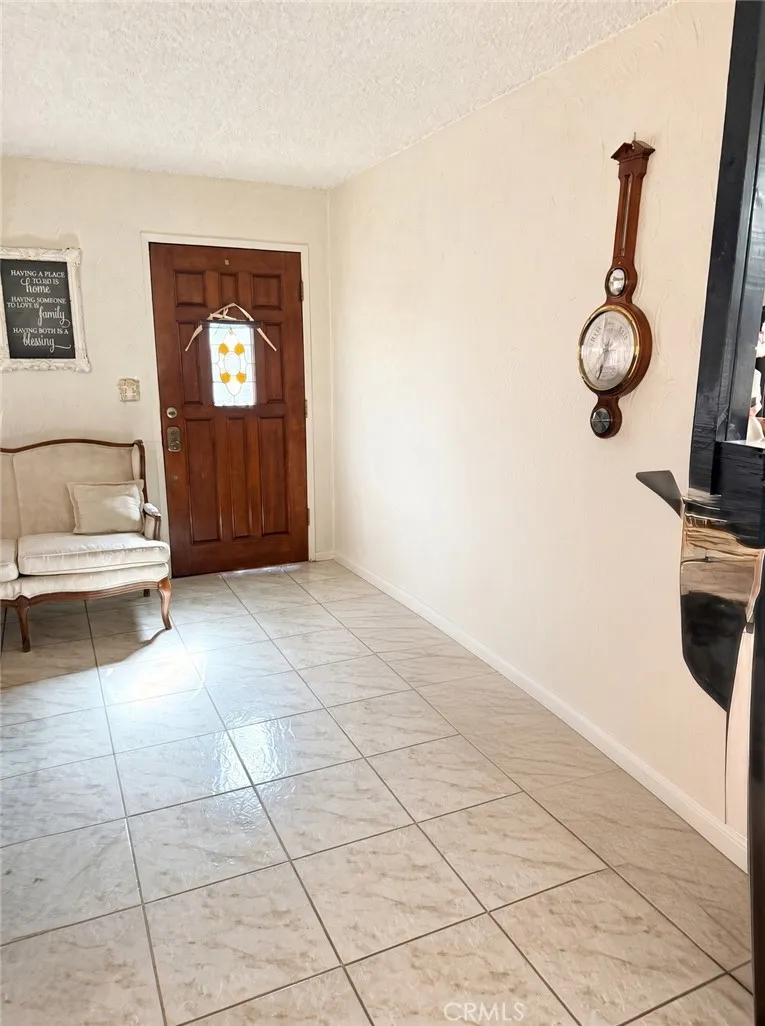 21007 Violeta Lakewood, CA 90715
