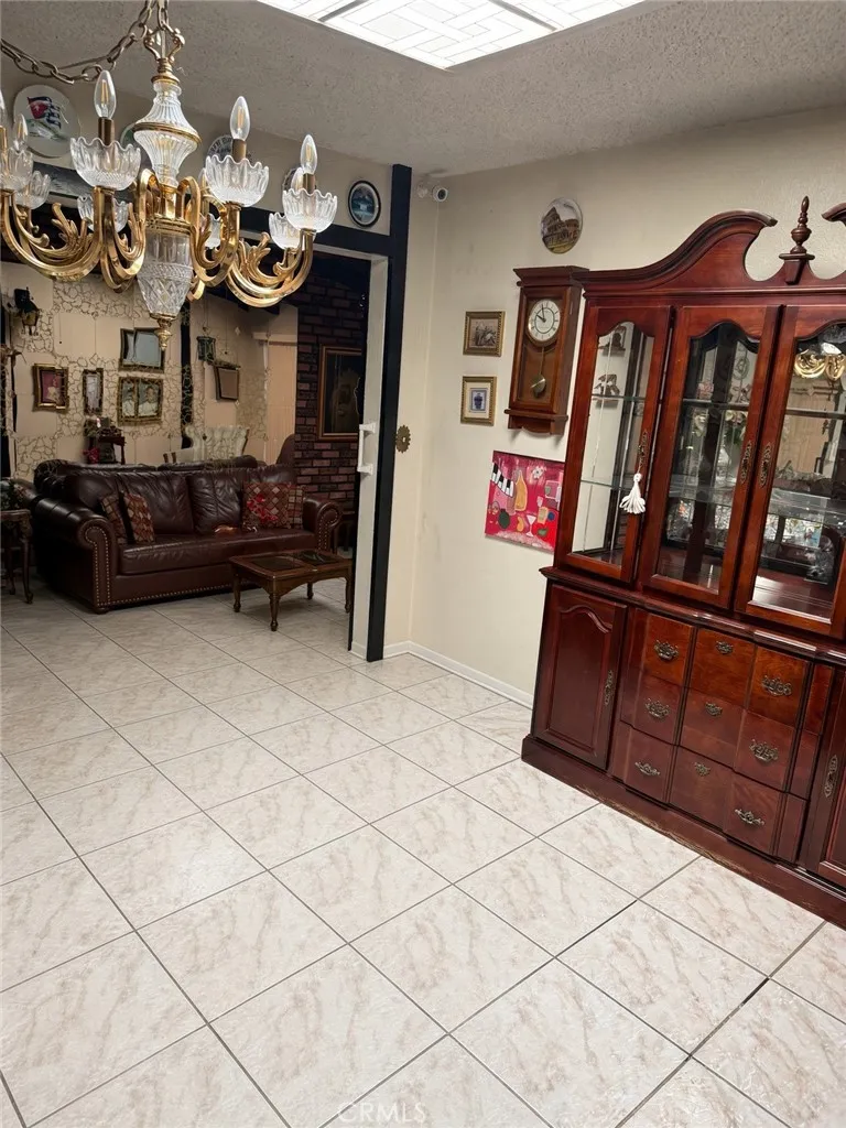 21007 Violeta Lakewood, CA 90715