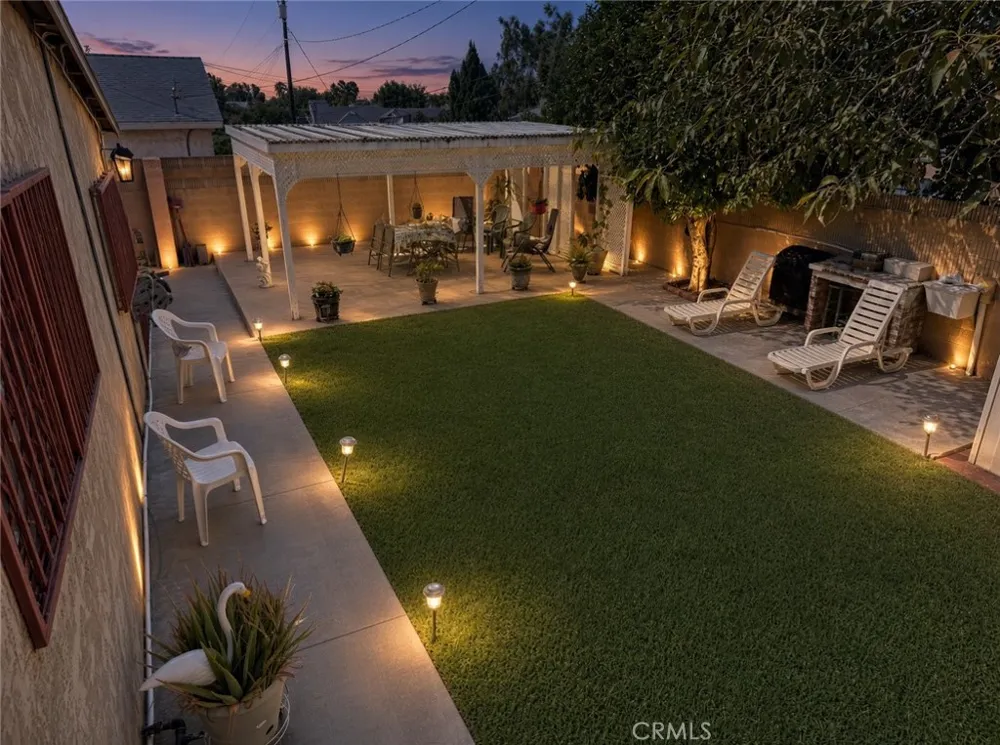 21007 Violeta Lakewood, CA 90715