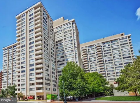 4515 WILLARD AVENUE #2421S
