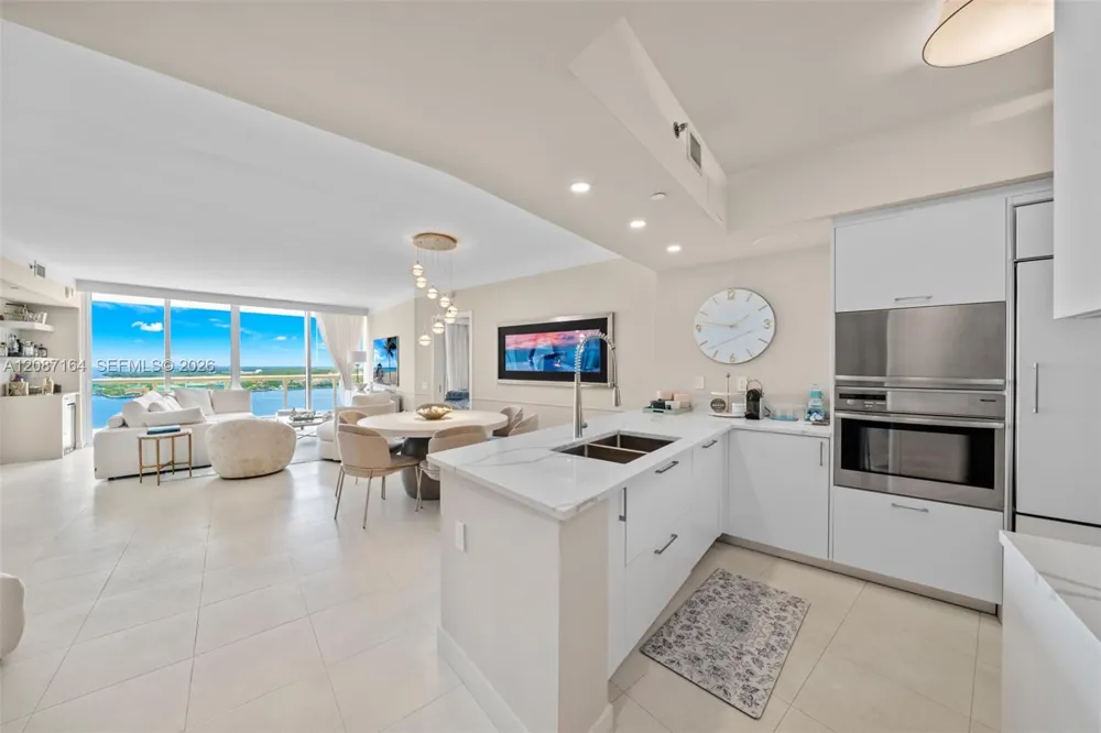 450 Alton Rd #2105 Miami Beach, FL 33139