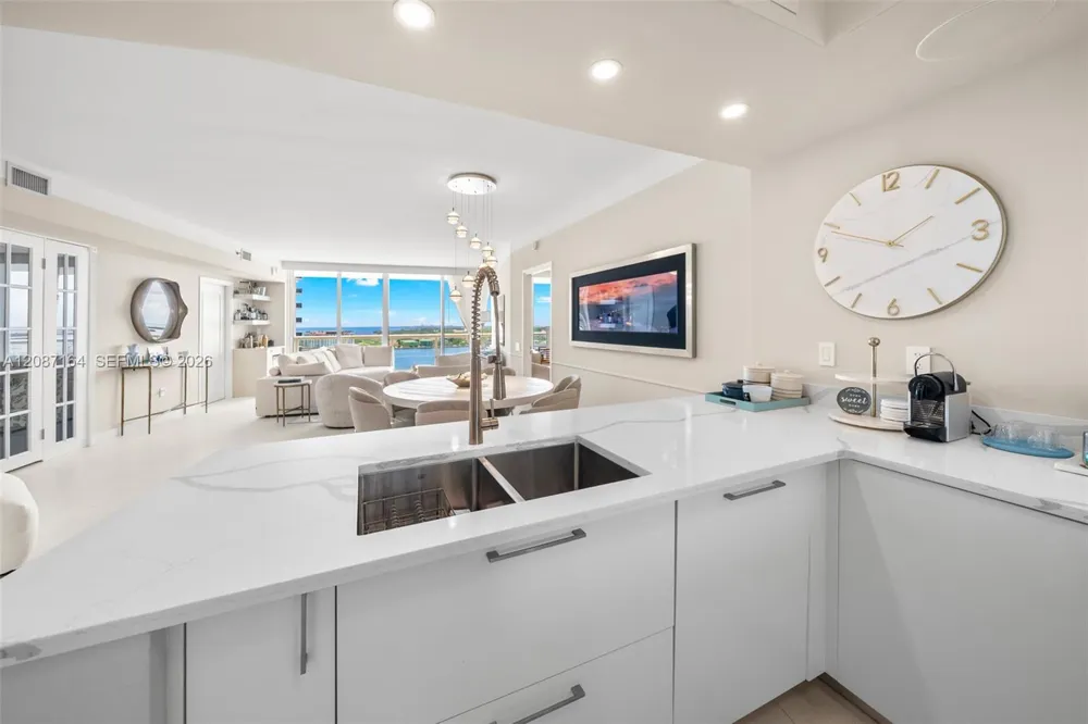 450 Alton Rd #2105 Miami Beach, FL 33139