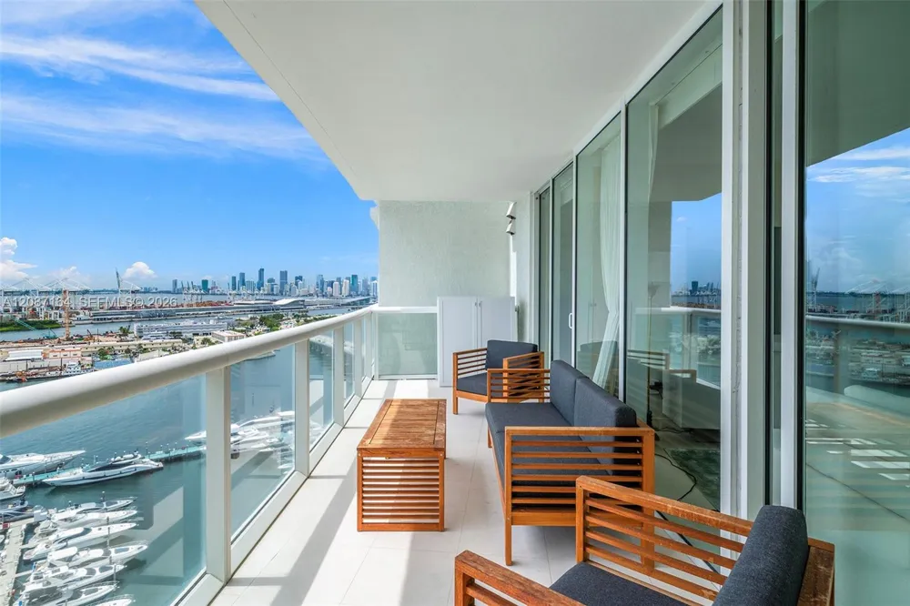450 Alton Rd #2105 Miami Beach, FL 33139