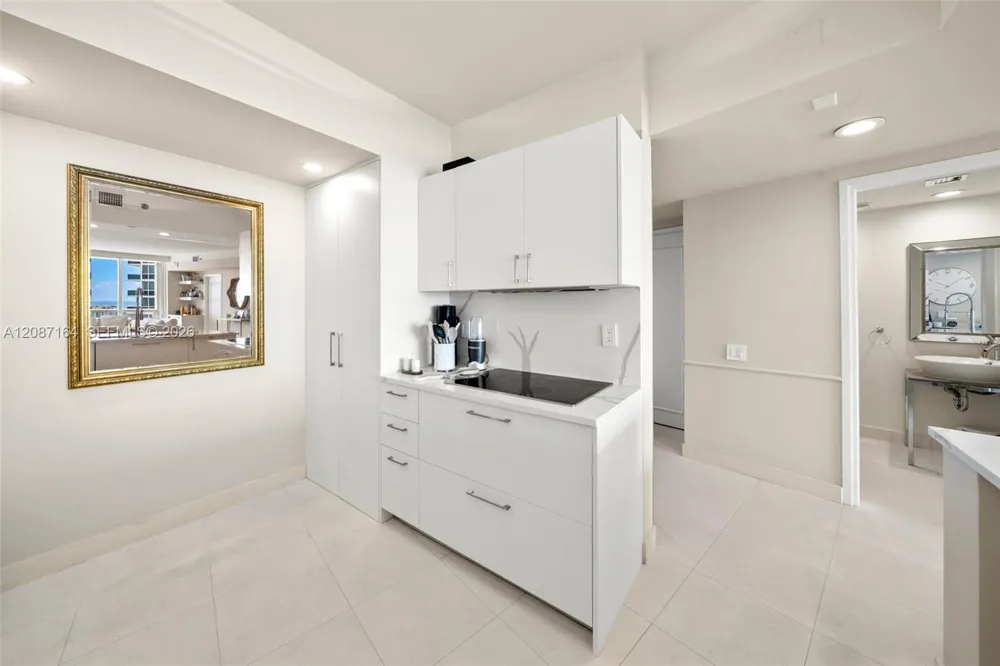 450 Alton Rd #2105 Miami Beach, FL 33139