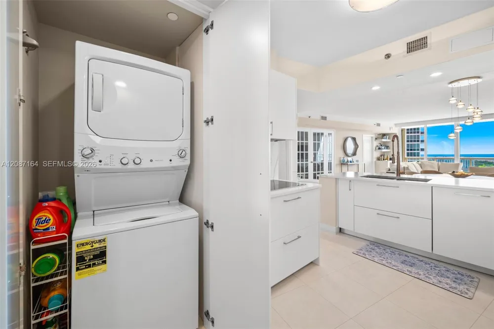 450 Alton Rd #2105 Miami Beach, FL 33139