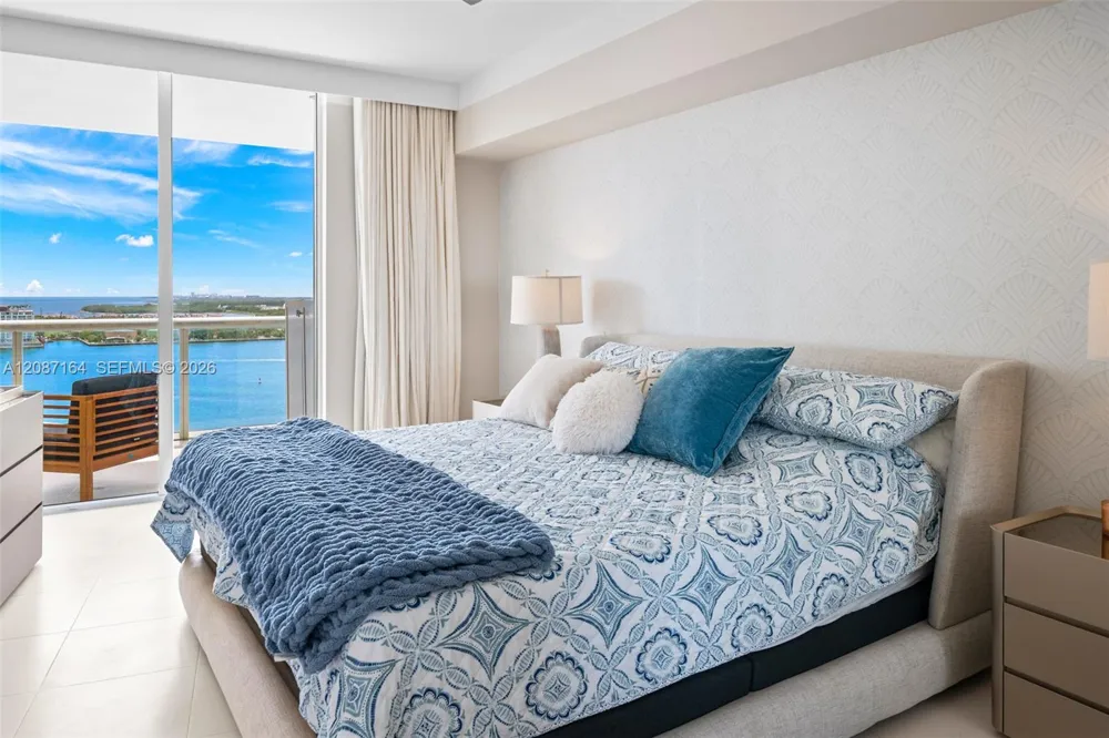 450 Alton Rd #2105 Miami Beach, FL 33139
