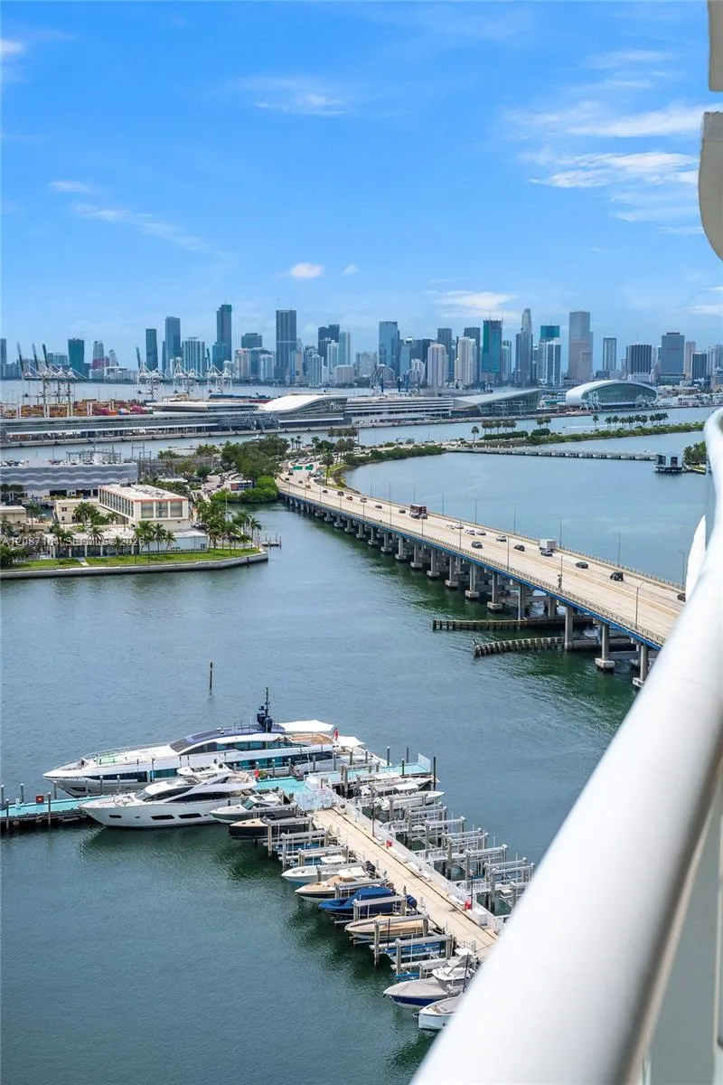 450 Alton Rd #2105 Miami Beach, FL 33139