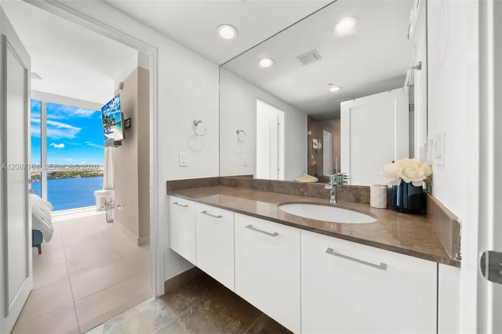 450 Alton Rd #2105 Miami Beach, FL 33139