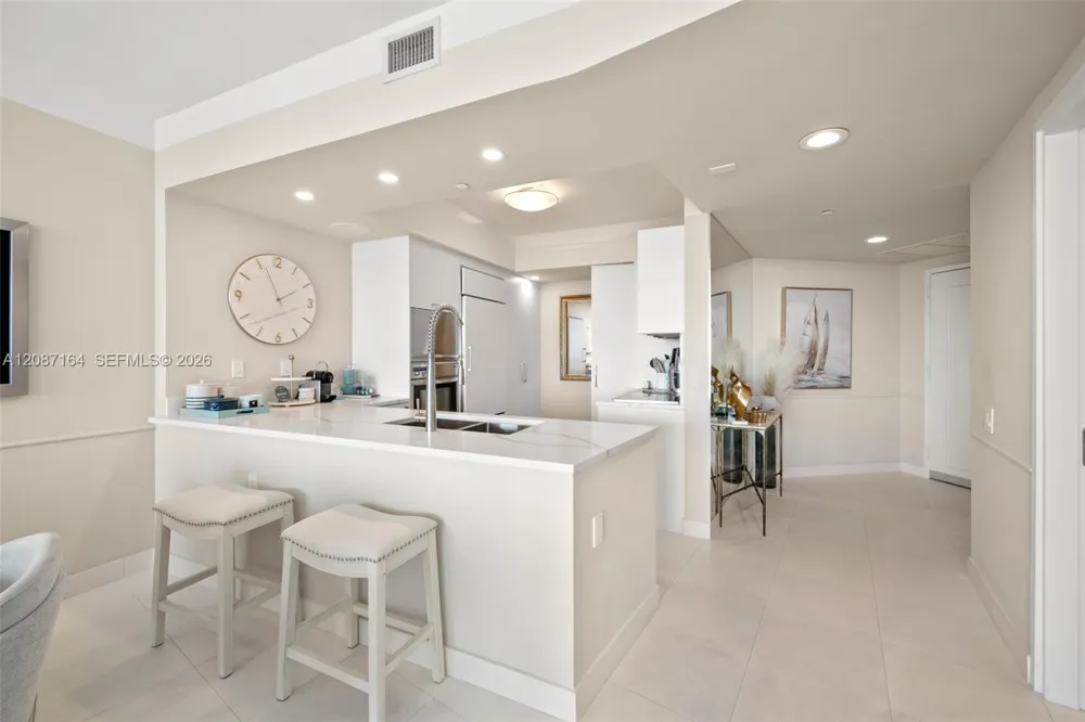 450 Alton Rd #2105 Miami Beach, FL 33139