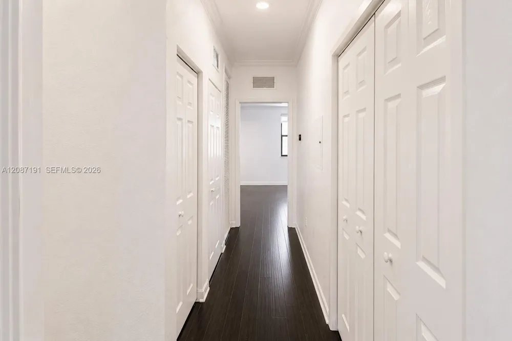 8954 W 35th Way Hialeah, FL 33018