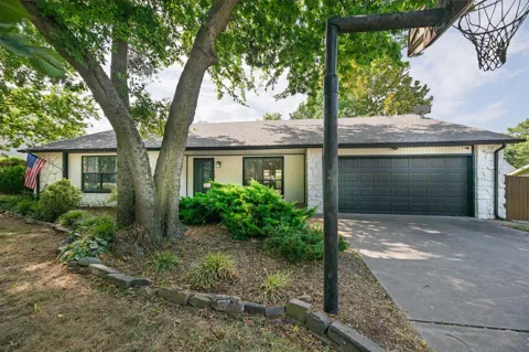 2526 W 68th Street