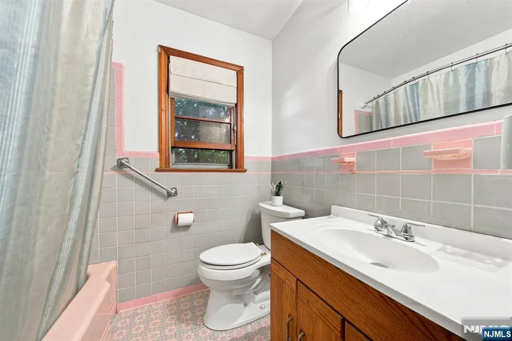 53 Payne Avenue Midland Park, NJ 07432