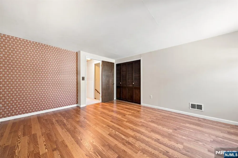 53 Payne Avenue Midland Park, NJ 07432