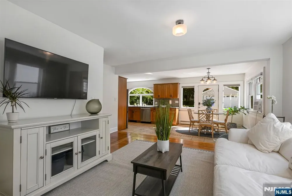 214 Paterson Avenue Midland Park, NJ 07432