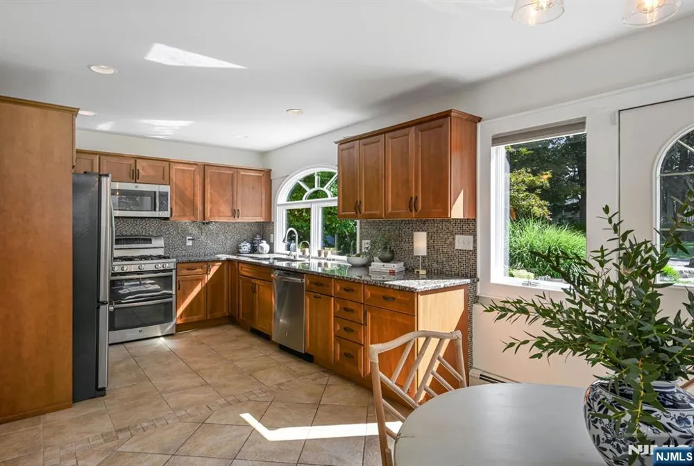 214 Paterson Avenue Midland Park, NJ 07432