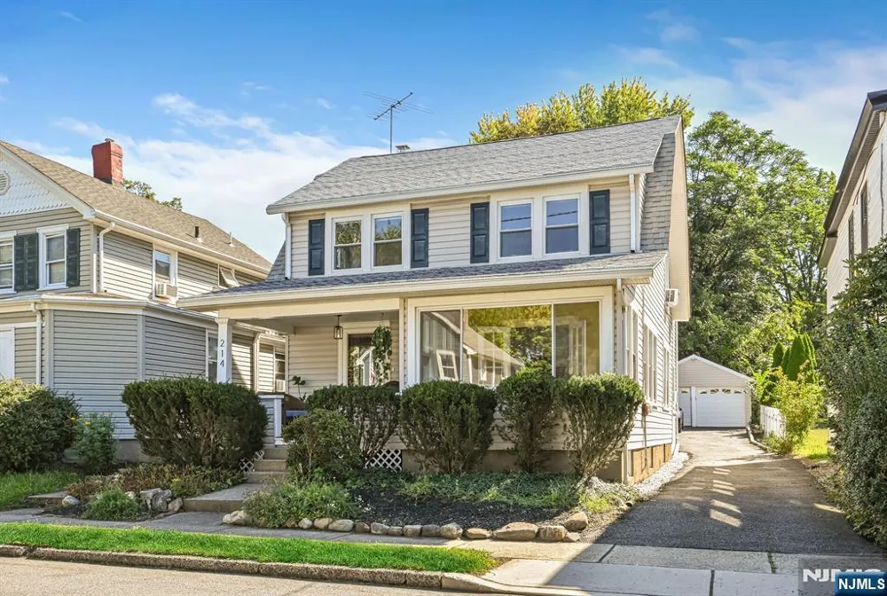 214 Paterson Avenue Midland Park, NJ 07432