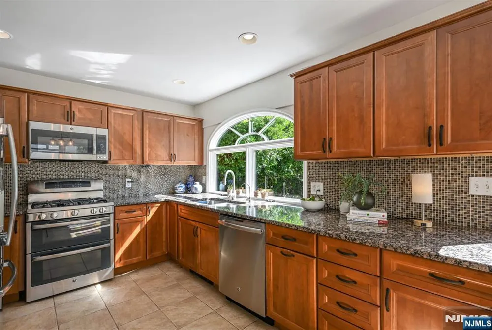 214 Paterson Avenue Midland Park, NJ 07432