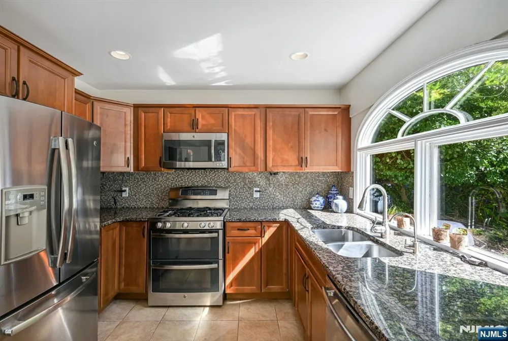 214 Paterson Avenue Midland Park, NJ 07432