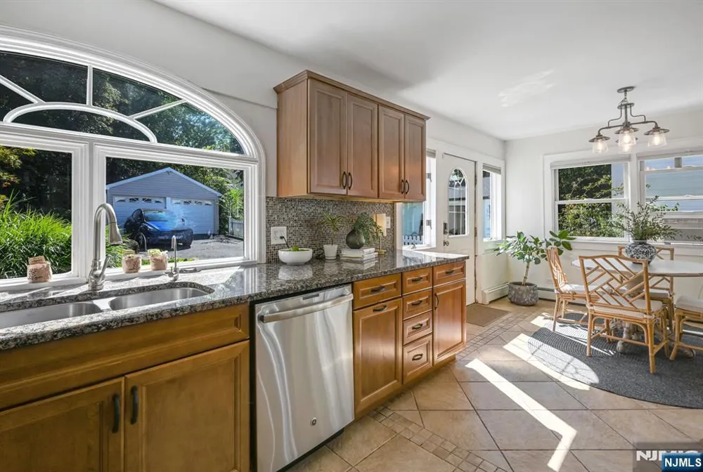 214 Paterson Avenue Midland Park, NJ 07432