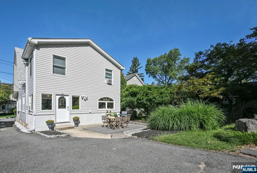 214 Paterson Avenue Midland Park, NJ 07432