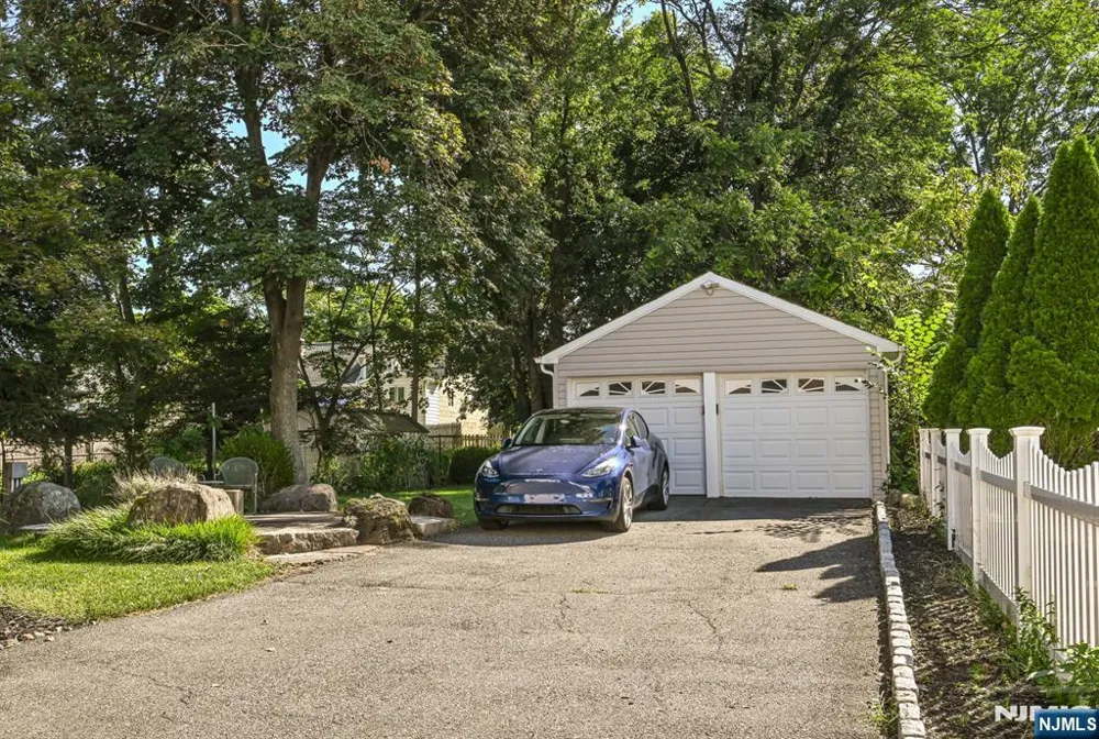 214 Paterson Avenue Midland Park, NJ 07432