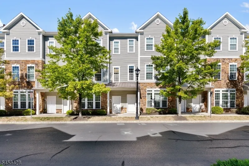 1423 Hudson Cir Highland Park, NJ 08904
