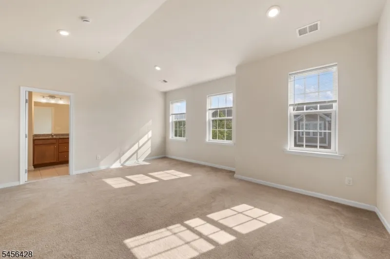 1423 Hudson Cir Highland Park, NJ 08904