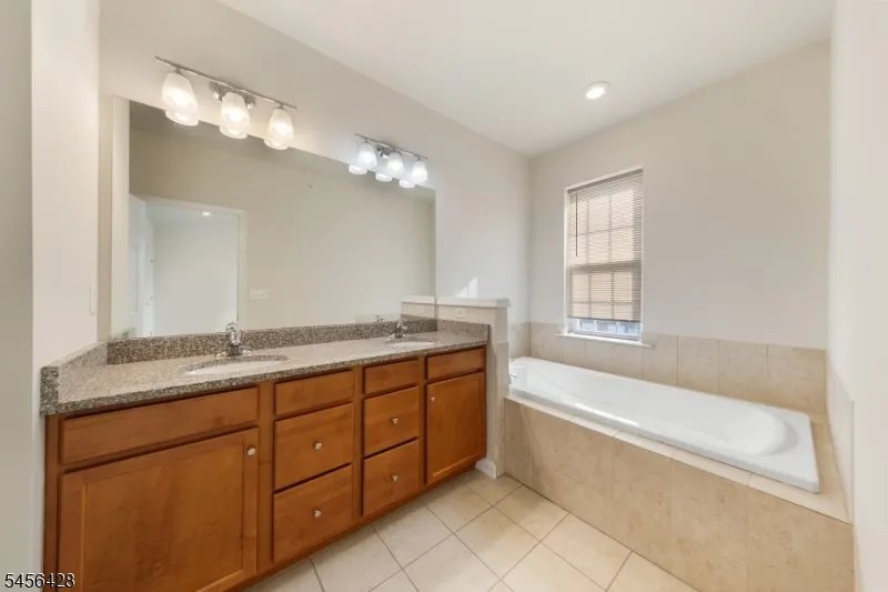 1423 Hudson Cir Highland Park, NJ 08904
