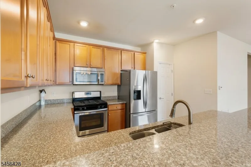 1423 Hudson Cir Highland Park, NJ 08904