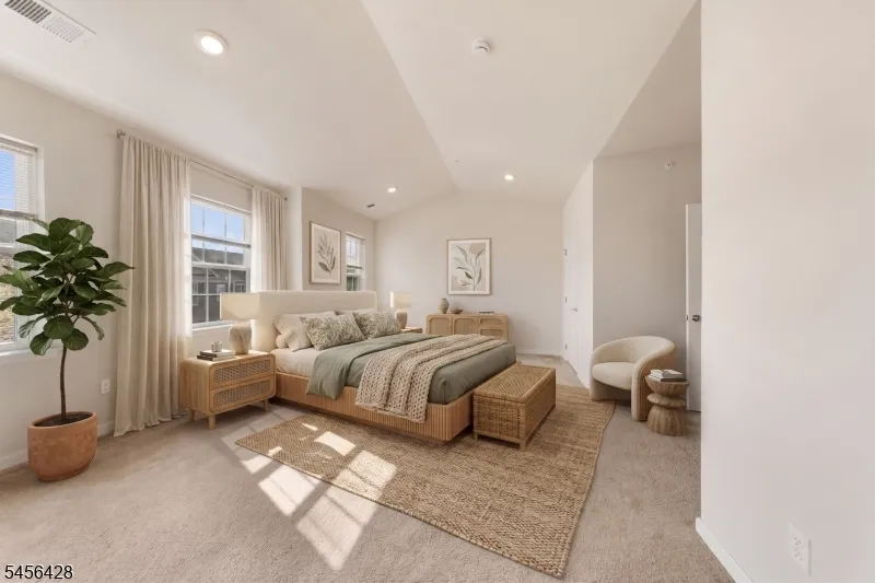 1423 Hudson Cir Highland Park, NJ 08904