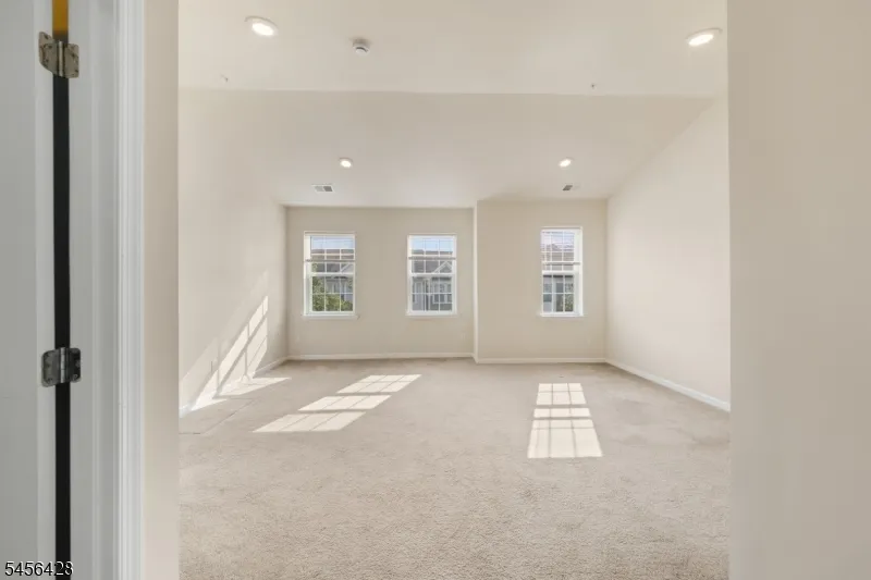 1423 Hudson Cir Highland Park, NJ 08904