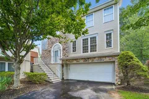 147 Arrowgate Dr