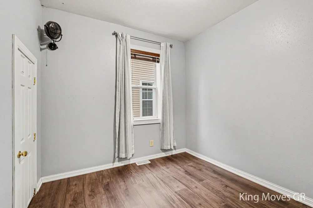 621 Davis Avenue NW Grand Rapids, MI 49504