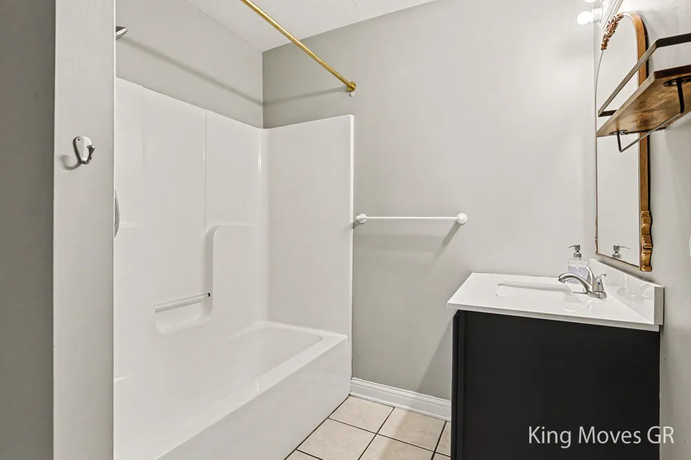 621 Davis Avenue NW Grand Rapids, MI 49504
