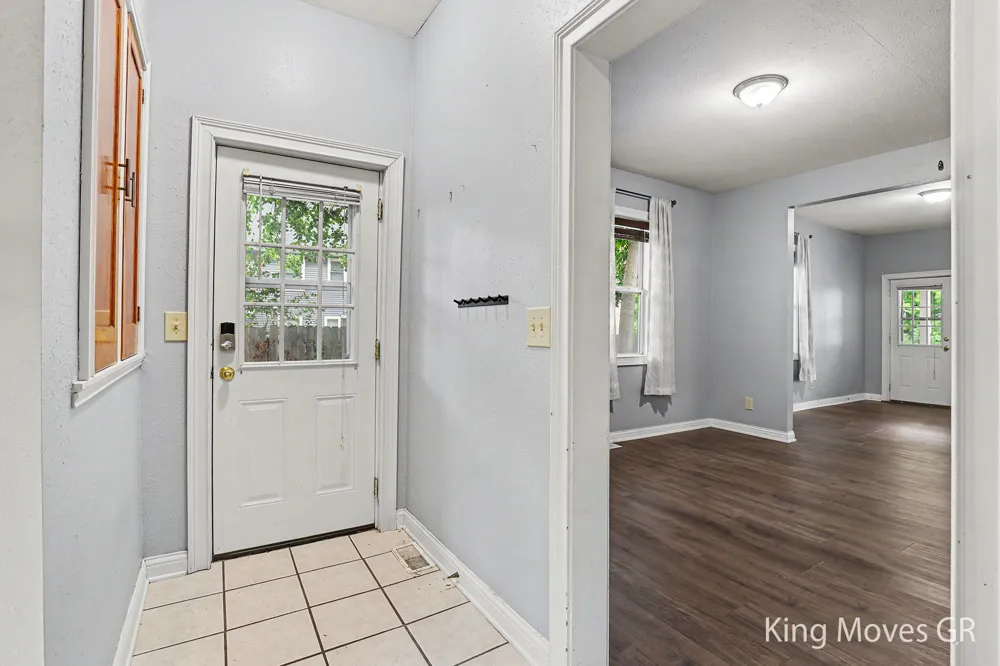 621 Davis Avenue NW Grand Rapids, MI 49504