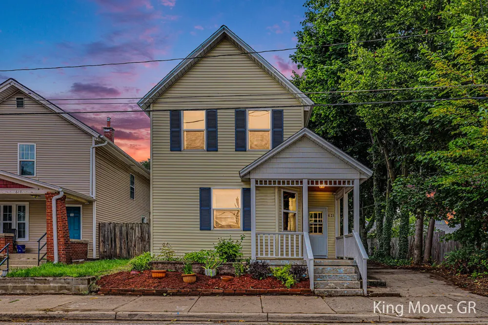 621 Davis Avenue NW Grand Rapids, MI 49504