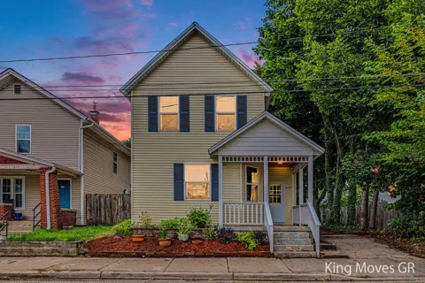 621 Davis Avenue NW