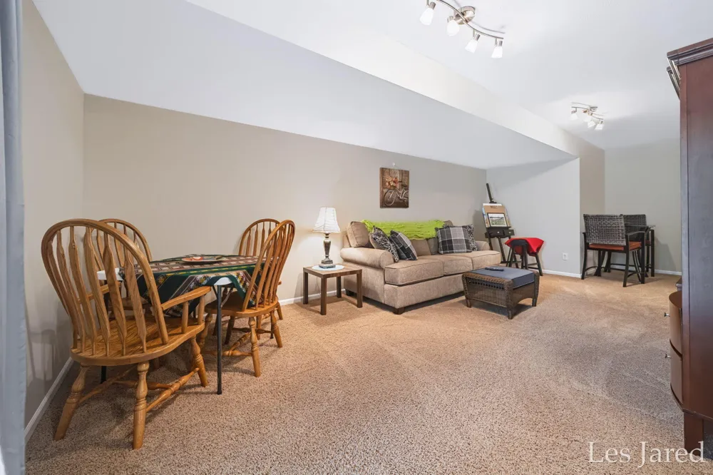 635 Raven Court Middleville, MI 49333