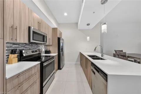 15901 Royal Pointe Lane #405