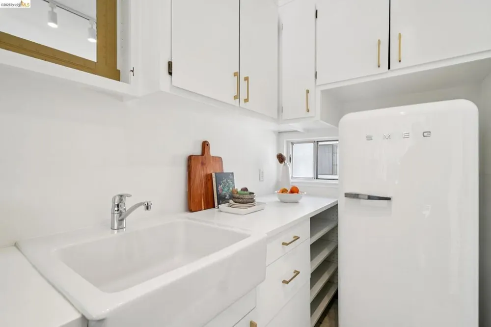 3751 Harrison St #200 Oakland, CA 94611