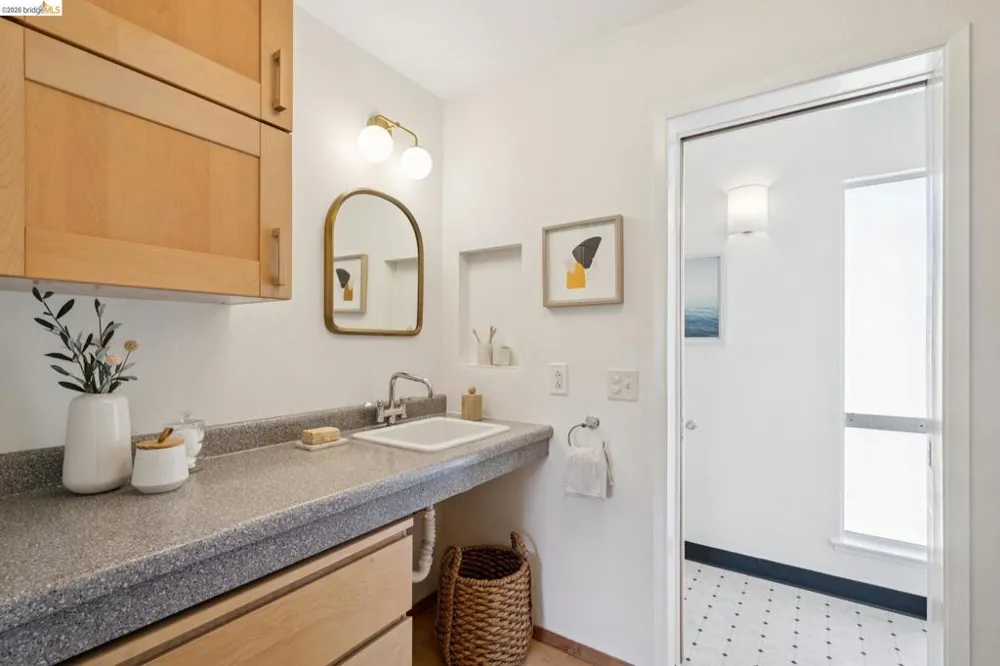 3751 Harrison St #200 Oakland, CA 94611