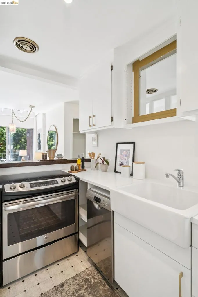 3751 Harrison St #200 Oakland, CA 94611
