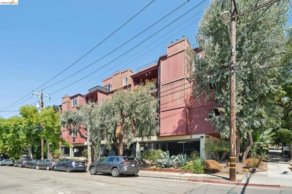 3751 Harrison St #200 Oakland, CA 94611